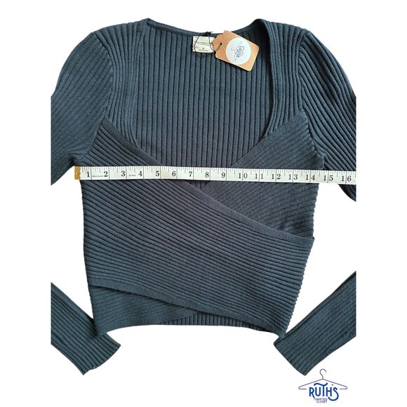 Abercrombie & Fitch Soft A&F Cropped Wrap Longsleeve Luxeloft Slim Sweater - Picture 3 of 5